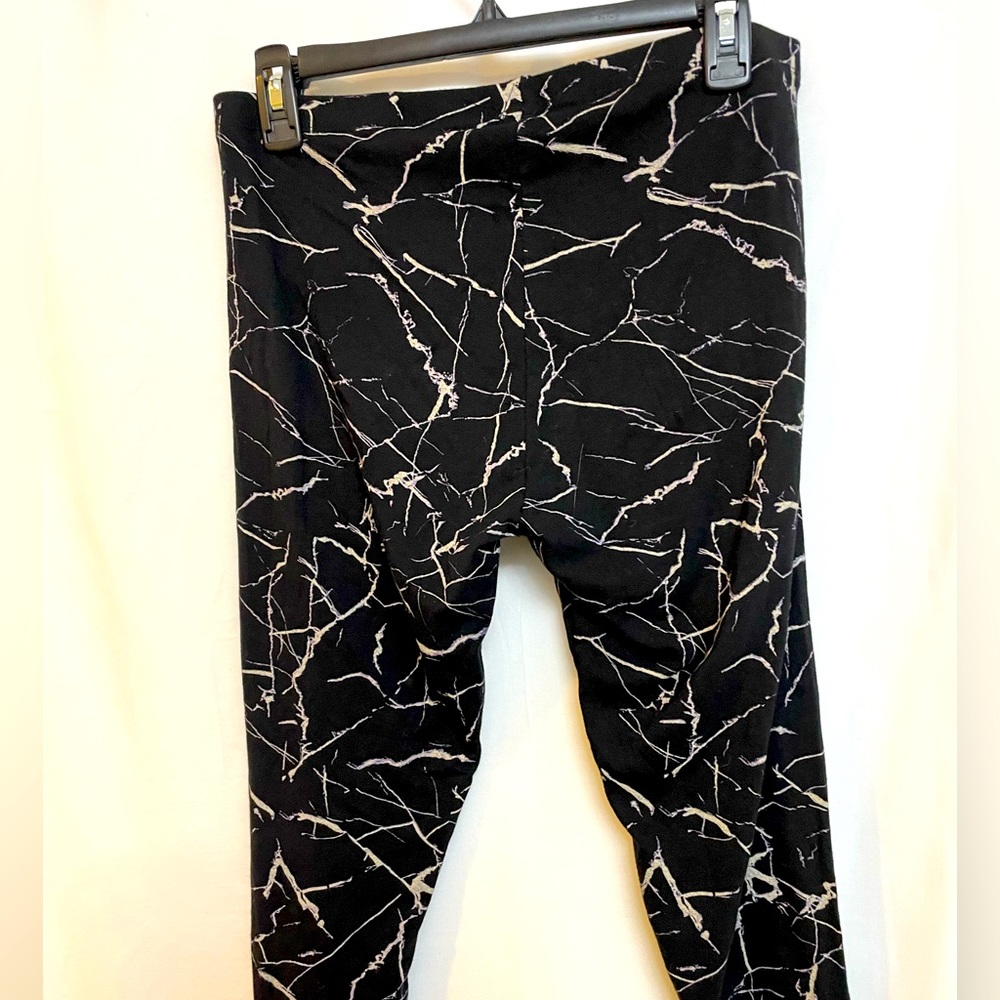 Women’s black leggings size L